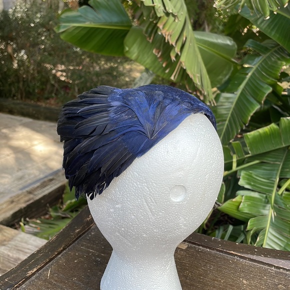 Vintage fitted feather hat - Picture 5 of 7